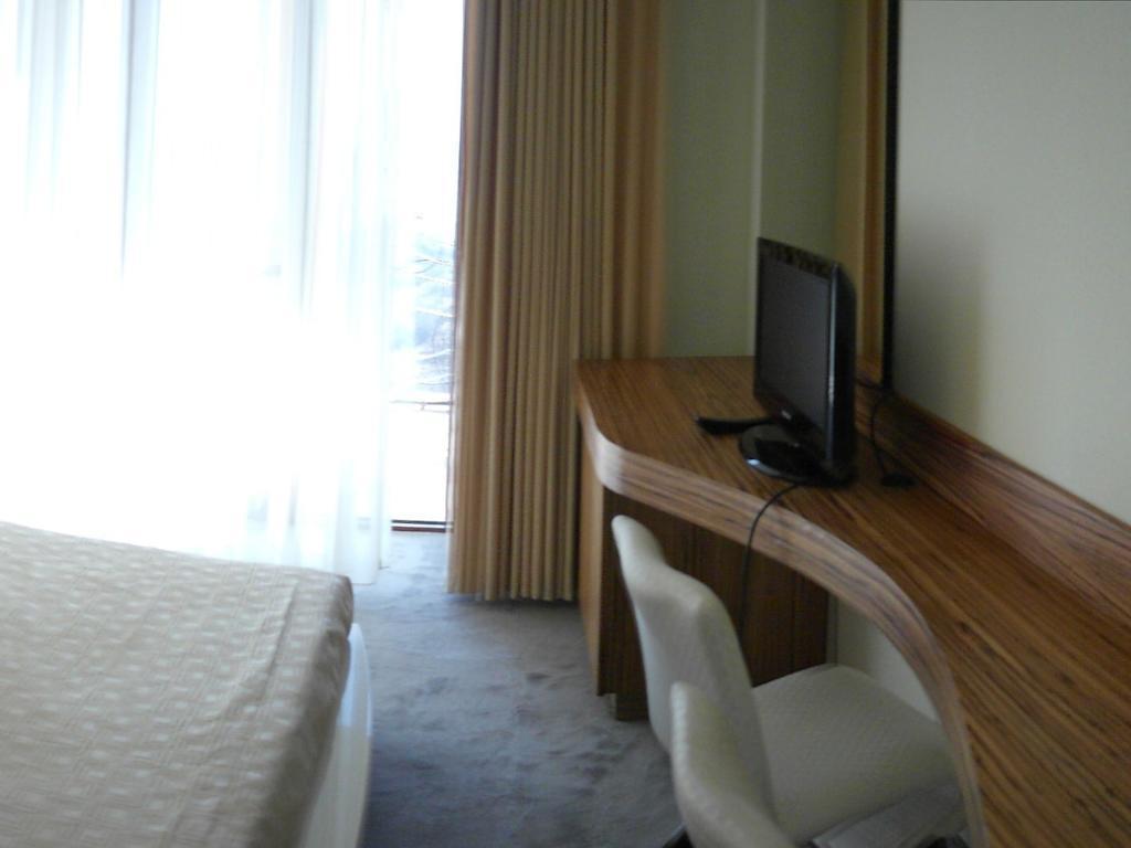 Akhtamar Hotel Cjsc Arzakan ภายนอก รูปภาพ